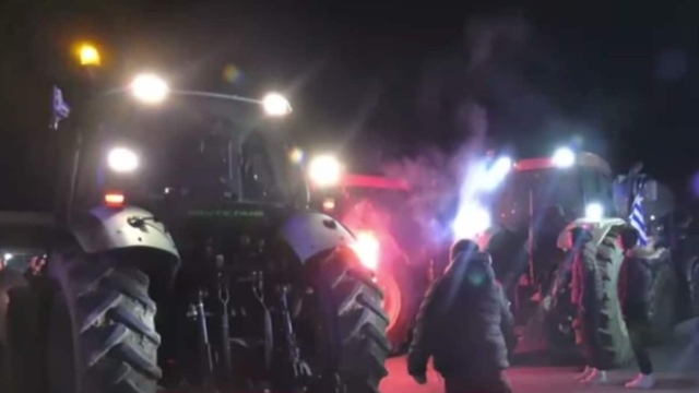 Επεισόδια ανάμεσα σε αγρότες και ΜΑΤ στο Κιλκίς – Απέκλεισαν το Τελωνείο των Ευζώνων (video)