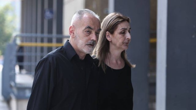 «Φοράω τα ρούχα του για να τον νιώθω μαζί μου»: Συγκλονίζει ο πατέρας του Άλκη, ανήμερα της δολοφονίας του