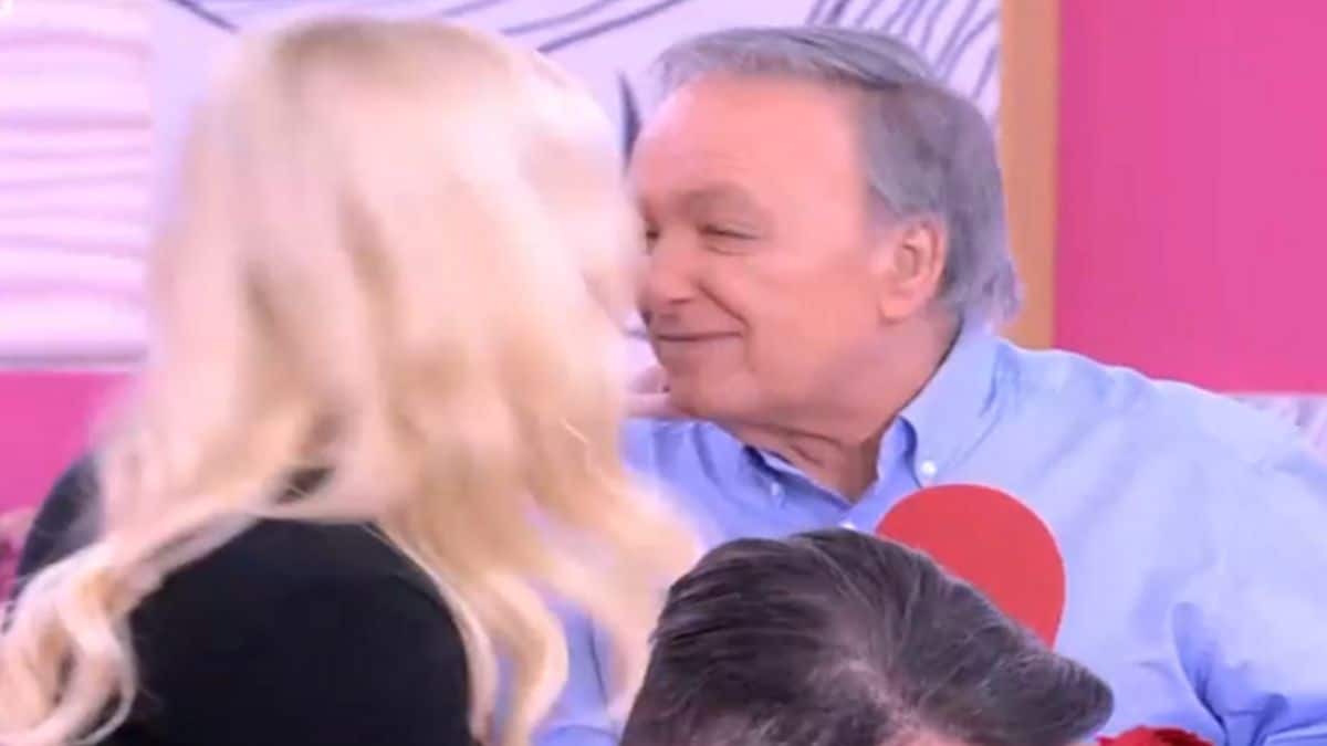 Σαν ερωτευμένοι πιγκουίνοι: Η κίνηση της Κατερίνας Καινούργιου όταν είδε τον Ανδρέα Μικρούτσικο (video)