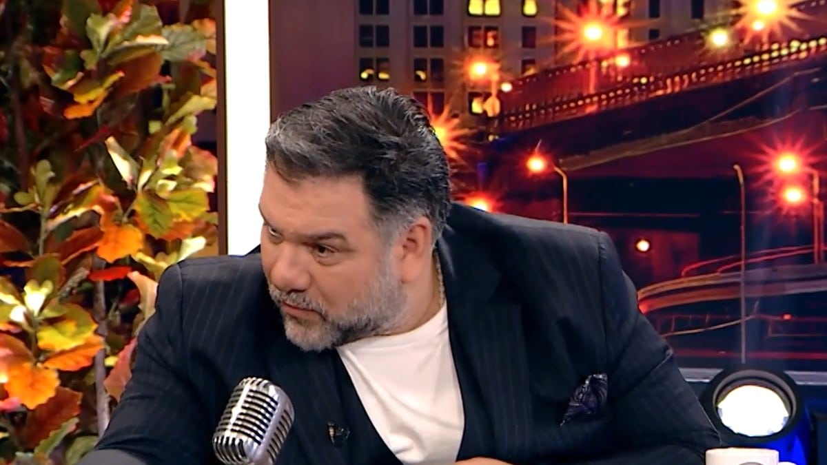 Γρηγόρης Αρναούτογλου: «Έβγαλαν φωτογραφία με την τότε σύντροφό μου στο δωμάτιο από το απέναντι μπαλκόνι»