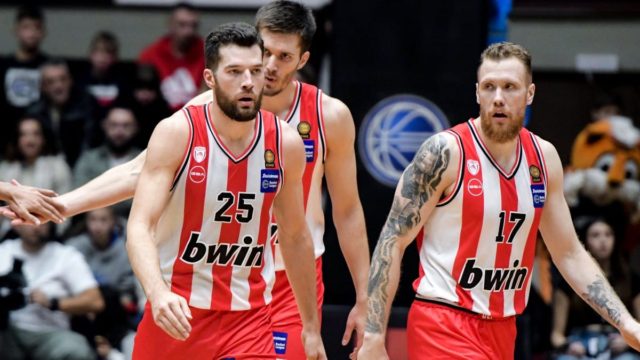 Basket League: Με μπροστάρη Ράιτ και πολυφωνία στην επίθεση πέρασε από την Πάτρα ο Ολυμπιακός (video)