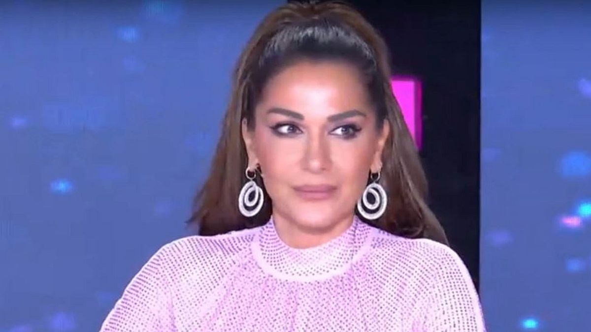 Σαν την 30χρονη Αριάνα Γκράντε: «Γκρέμισε» το J2US η Δέσποινα Βανδή, όλοι κοιτούσαν τα χέρια και τα μάτια της