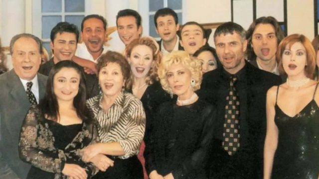 Αποκάλυψη ΣΟΚ 25 χρόνια μετά για τη σειρά «Δύο Ξένοι» – Εμείς γελάμε, αυτός υπέφερε! (Video)