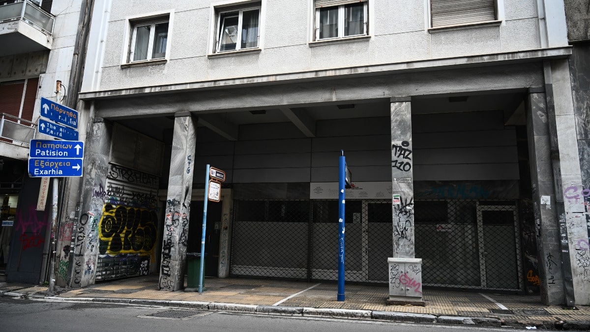 «Πέπλο» μυστηρίου με το νεκρό έμβρυο στη Σόλωνος: Αναζητείται η μητέρα – Τα σενάρια και το περίεργο της υπόθεσης