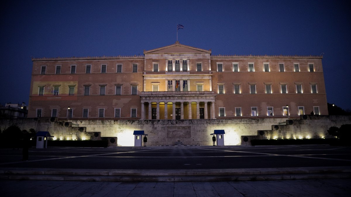 Φάρσα το τηλεφώνημα για βόμβα στη Βουλή – Ανοίγουν και πάλι οι γύρω δρόμοι