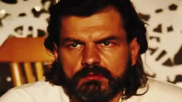 Εξάρχεια: Ποιος είναι ο Νικόλας Ντάβας – Ο συγγραφέας και μουσικός που βρέθηκε νεκρός και ο 48χρονος δράστης που κατηγορείται για ανθρωποκτονία από πρόθεση (video)