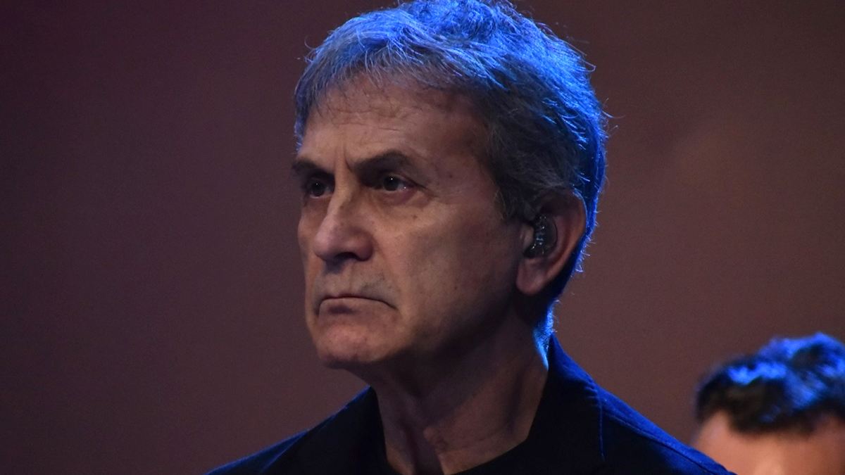 Κατάθεση ψυχής από Γιώργο Νταλάρα: «Η ζωή της μητέρας μου ήταν τραγωδία – Έστειλε το μεγάλο της παιδί στο ορφανοτροφείο»