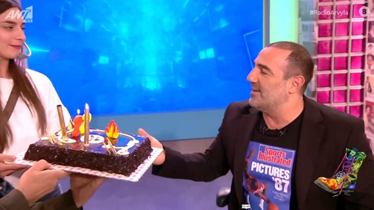 Γενέθλια για τον Αντώνη Κανάκη: «Έμειναν» οι συνεργάτες με την ηλικία του – «Προτιμώ να κρατήσω την ερμηνεία της κόρης μου»
