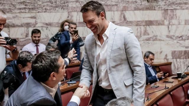 Απόλυτο χάος στον ΣΥΡΙΖΑ: Πρόσω ολοταχώς για «κόμμα Κασσελάκη» – Στα «μαχαίρια» με Τσίπρα ο πρόεδρος της αντιπολίτευσης