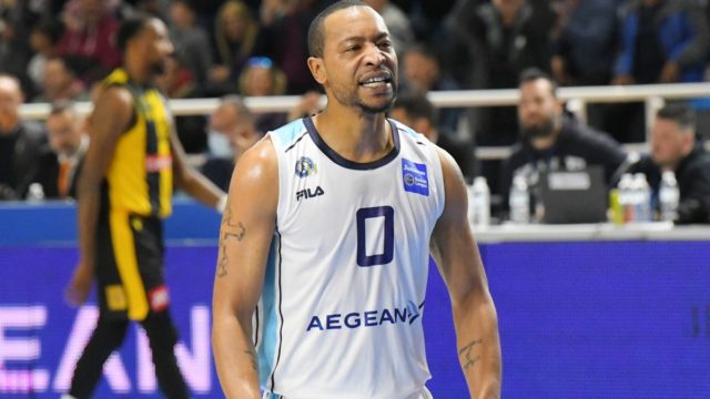 Basket League: Ο Κολοσσός διέλυσε την αποκαρδιωτική ΑΕΚ με ιστορική 100άρα! (Video)