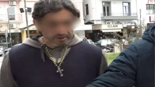 45χρονος πατέρας Παλαιοχριστιανών στην Κορινθία: Η δράση του με τα ψευδώνυμα στα social media και οι αναρτήσεις του από το λαγούμι (Video)