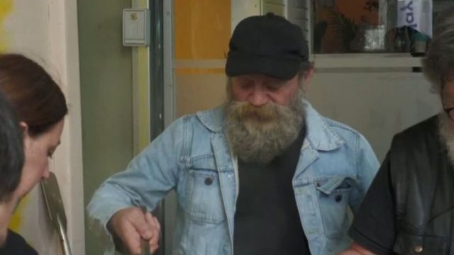 Με βουρκωμένα μάτια ο Κώστας Πολυχρονόπουλος: «Όσο μπορούμε αντέχουμε. Θα λάμψει η αλήθεια παιδιά, μην αγχώνεστε» (Video)