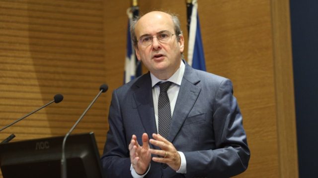 Xατζηδάκης για κατώτατο μισθό: «Θα αρχίζει από οκτώ – Στόχος τα 950 ευρώ μέχρι το τέλος της τετραετίας»
