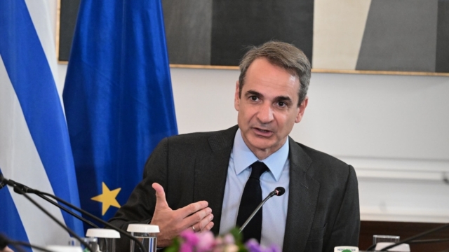 Κυριάκος Μητσοτάκης για ακρίβεια: «Έρχονται μειωμένες αρχικές τιμές σε 1.500 προϊόντα και αύξηση του κατώτατου μισθού»