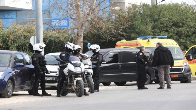Μακελειό στη Γλυφάδα: «Ήρθε η ώρα να ξεκαθαρίσουμε τα πράγματα! Ήρθα να λύσουμε το πρόβλημά μας» – Τα λόγια του δράστη πριν σπείρει τον θάνατο (Video)