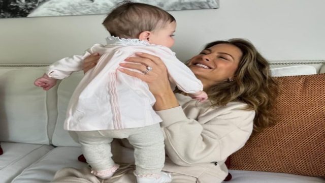 «Λιώνει» η Μαρία Μενούνος: «Μου έλειψες μικρή μου! Ένα μικρό διάλειμμα από τη θεραπεία» – Η τρυφερή φωτογραφία με την κορούλα της, Αθηνά (Video)