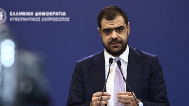 Αποκαλύψεις Μαρινάκη για τον κατώτατο μισθό: «Στόχος να εφαρμοσθεί από Απρίλιο – Δέσμευση να φτάσει στα 950 ευρώ στην 4ετία»