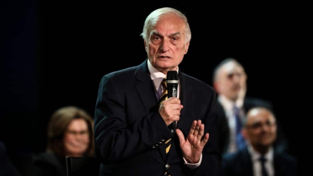 Κρίσιμες ώρες για τον Μανώλη Μαυρομμάτη: Σταμάτησε η διαδικασία αφύπνισής του