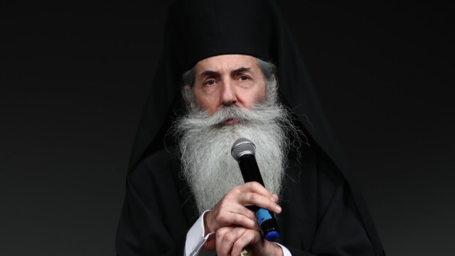 Σάλος με τον Μητροπολίτη Πειραιώς Σεραφείμ: «Τέλος η Εκκλησία για τους βουλευτές που είπαν ναι στα ομόφυλα ζευγάρια» (video)