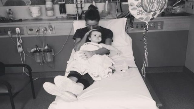 «Ξαφνικά η 11 μηνών κόρη μας σταμάτησε να αναπνέει»: Μια μαμά που έζησε τον εφιάλτη, προειδοποιεί