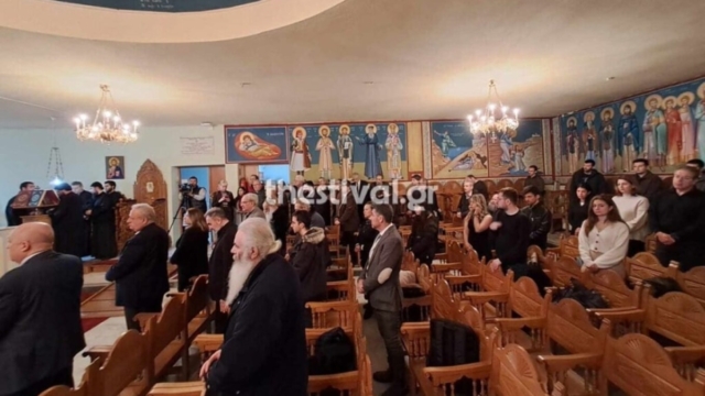 Τέμπη: Μνημόσυνο στη Θεολογική Σχολή του ΑΠΘ για τα 57 θύματα – «Χάσαμε και ένα δικό μας κορίτσι» (video-photos)