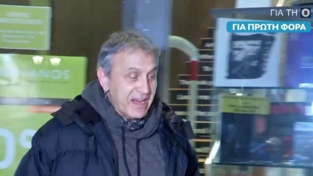 Ειρωνικός και προκλητικός ξανά προς τους δημοσιογράφους ο Γιώργος Νταλάρας: «Μπράβο, θα χαίρονται οι δικοί σας…»