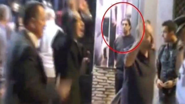 Ντοκουμέντο με τον πολύτεκνο «παλαιοχριστιανό»: Ο Μανώλης μαζί με τους Χρυσαυγίτες στα επεισόδια έξω από το Χυτήριο το 2012 (video)