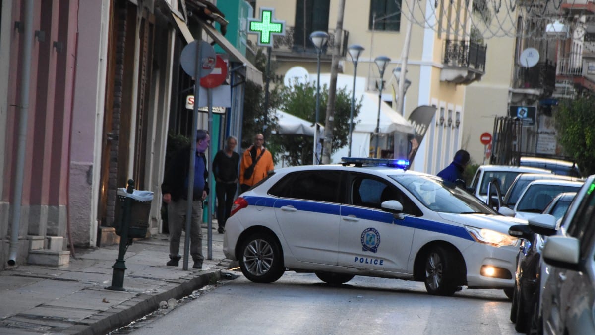 Θρίλερ στον Άγιο Παντελεήμονα: Νεκρός άνδρας με τραύμα από αιχμηρό αντικείμενο