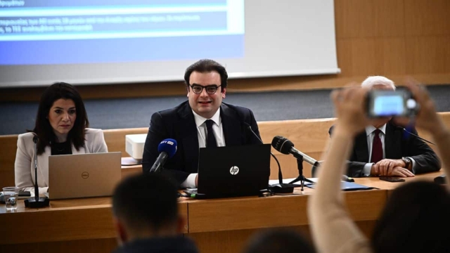 «Λάβρος» ο Κυριάκος Πιερρακάκης: Αυστηρή η εποπτεία στα μη κρατικά πανεπιστήμια, όποιος την παραβιάσει θα αφαιρείται η άδεια