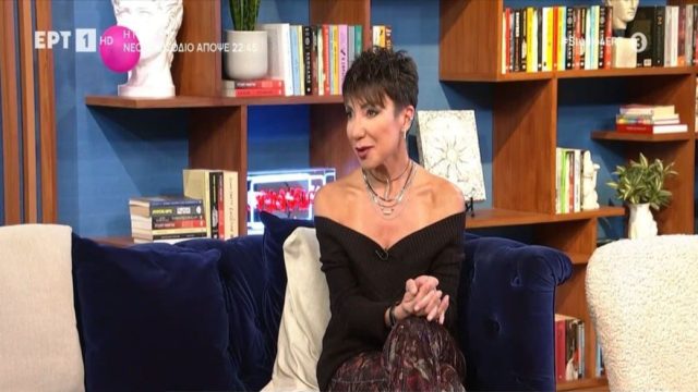 Σοφία Ρομπόλη: «Σκεφτείτε ότι ένα κωφό παιδί δεν έχει ακούσει ποτέ παραμύθι» – Συγκινεί η διερμηνέας νοηματικής γλώσσας (Video)