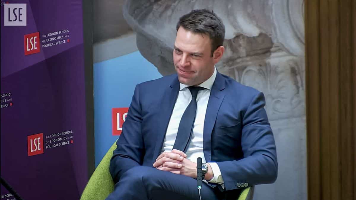 Κασσελάκης στο LSE: «Πρότυπο ο Ανδρέας Παπανδρέου – Αν ο ΣΥΡΙΖΑ λειτουργούσε σωστά, εγώ δεν θα ήμουν αρχηγός»