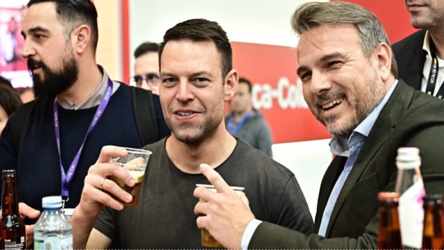 Περιπέτεια στον αέρα για τον Στέφανο Κασσελάκη – Το αεροπλάνο για Ρόδο γύρισε εκτάκτως στην Αθήνα