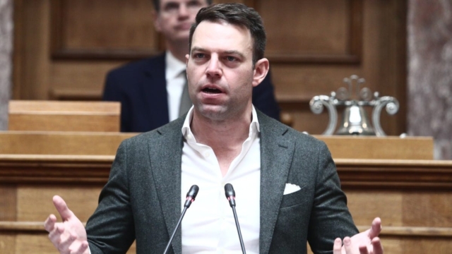 «Μύλος» στον ΣΥΡΙΖΑ: Απόλυτος αιφνιδιασμός με το ερωτηματολόγιο Κασσελάκη για αλλαγή ονόματος, λογοτύπου και δομών (video)