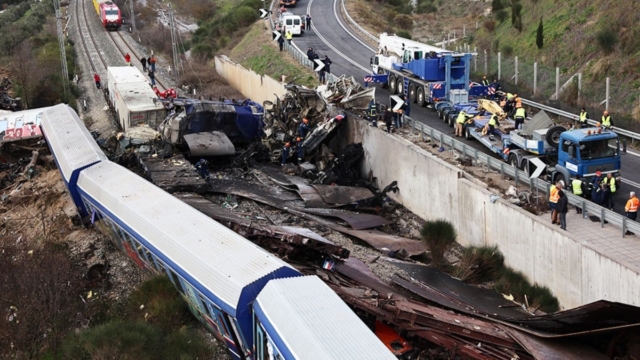 Τέμπη: «Βαγόνι 3, θέση 74. Γύρω σκοτάδι» – Η συγκλονιστική μαρτυρία επιζήσασας που «είδε» το δυστύχημα προτού γίνει