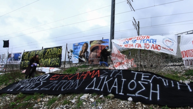 Τραγωδία στα Τέμπη: «Υπήρχε ξυλόλιο, η μεταφορά του είναι παράνομη» – Δεν έχουν τελειωμό οι συγκλονιστικές αποκαλύψεις