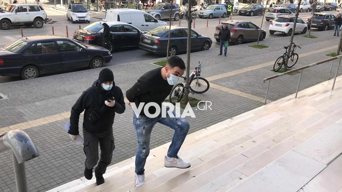 Ξυλοδαρμός φοιτητή στη Θεσσαλονίκη: Νέα προθεσμία για τον τράπερ – «Σταματήστε να γράφετε ψέματα, έχω μιλήσει στην οικογένεια» (video)