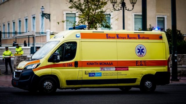 Μοτοσικλέτα παρέσυρε πεζή στη Βασιλίσσης Σοφίας – Τράκαραν ΙΧ στην Ποσειδώνος