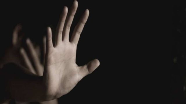 Ρέθυμνο: «Συναίνεσε να συνευρεθούμε! Με τη θέλησή της πήγαινε» – Προκλητικός και χυδαίος ο 38χρονος Πακιστανός προαγωγός της 15χρονης (Video)