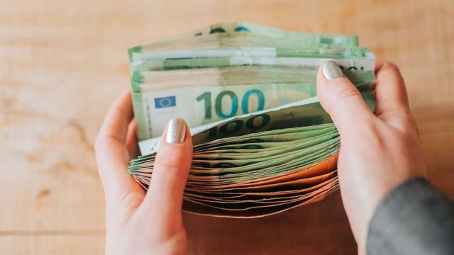 Επίδομα κοινωνικής αλληλεγγύης το Πάσχα ‑ Οι δικαιούχοι και τα ποσά