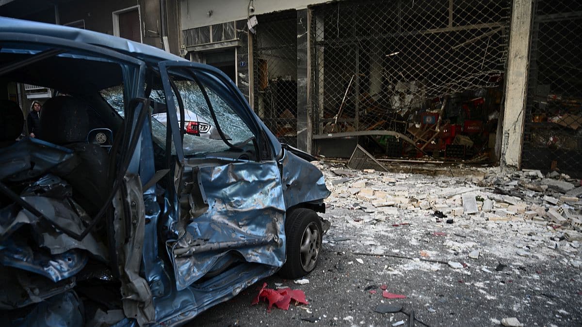 Καλλιθέα: Με 10 κιλά εκρηκτικά ανατίναξαν την κάβα, μέσα σε κατοικημένη περιοχή – Νέο βίντεο με τους δράστες