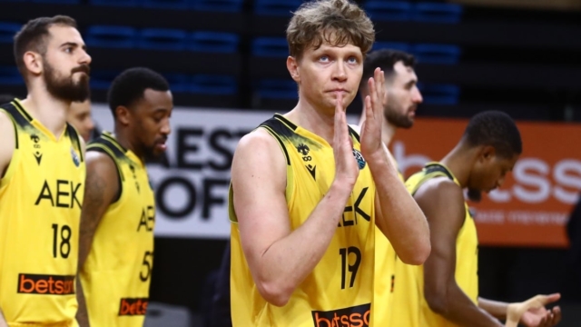 Basketball Champions League: Στα «σκουπίδια» η 40άρα του Κουζμίνσκας – Οδυνηρός αποκλεισμός για την ΑΕΚ μετά από 3 παρατάσεις! (video)