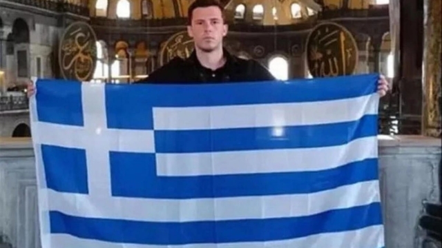 Θύελλα αντιδράσεων στην Τουρκία για τη σημαία της Ελλάδας μέσα στην Αγία Σοφία