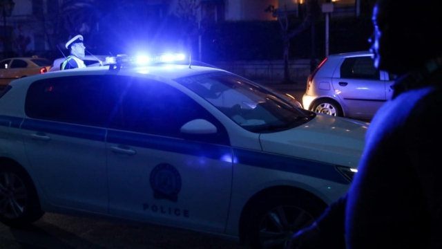 Αστυνομικός μετέφερε εκδιδόμενες γυναίκες σε ξενοδοχεία στη Μεταμόρφωση – Συνελήφθη μετά από τηλεφωνική καταγγελία