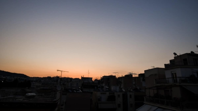 Η φωτογραφία της ημέρας: Όταν η Αθήνα ξυπνά…