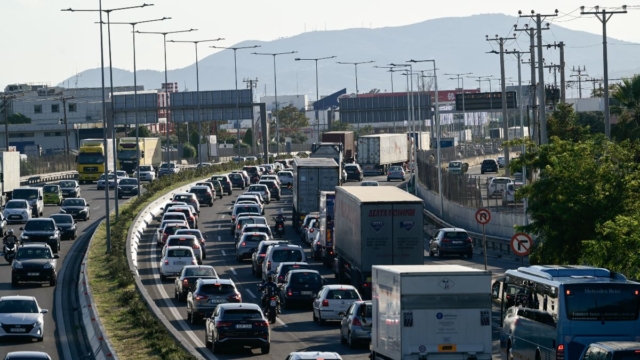 Κίνηση τώρα: «Έμφραγμα» σε Κηφισίας, Κηφισό και Αττική Οδό (χάρτης)