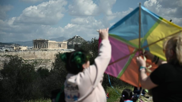 Καθάρα Δευτέρα: Πολύχρωμος ο ουρανός από τους χαρταετούς