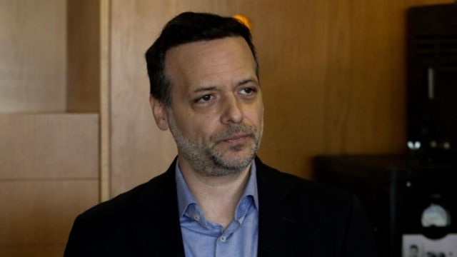 Χάρης Δούκας: Σάλος με τη λέξη «μπάτσος» που χρησιμοποίησε – Μιλά για μονταζιέρα