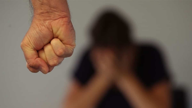 Εύβοια: Άντρας τραυμάτισε με κοντάρι τον γιο και τον πατέρα του – Αναζητείται από τις αρχές