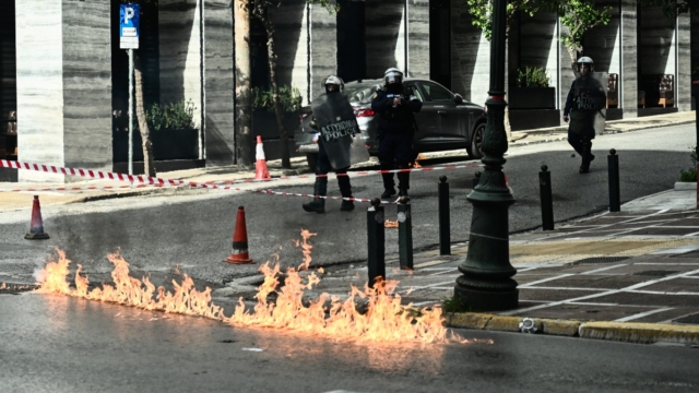 Πορεία για το πανεκπαιδευτικό συλλαλητήριο: Επεισόδια με χημικά στη Σταδίου και 9 προσαγωγές (video)