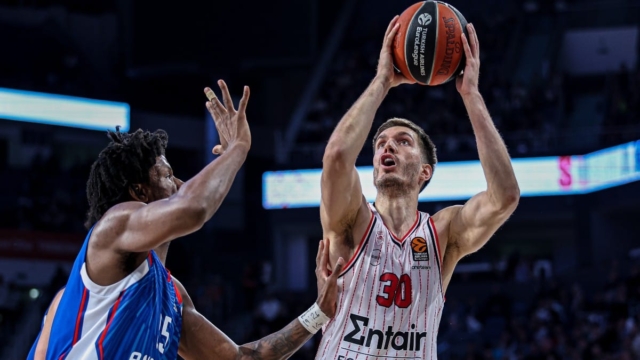 Euroleague: «Σκόνταψε» στην Πόλη και στην… τρίποντη Εφες ο Ολυμπιακός (video)